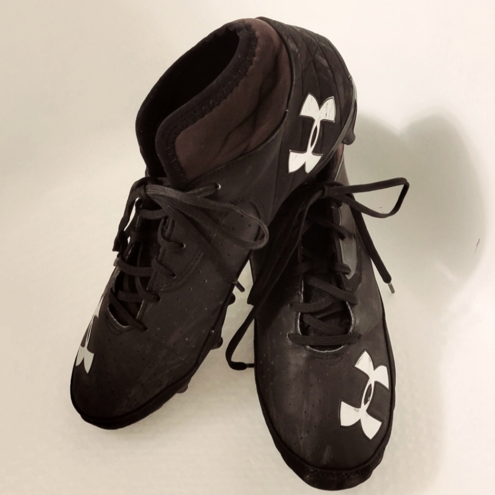 EUC Underarmour Nitro Compfit Cleats. Retails for $215 NIB.